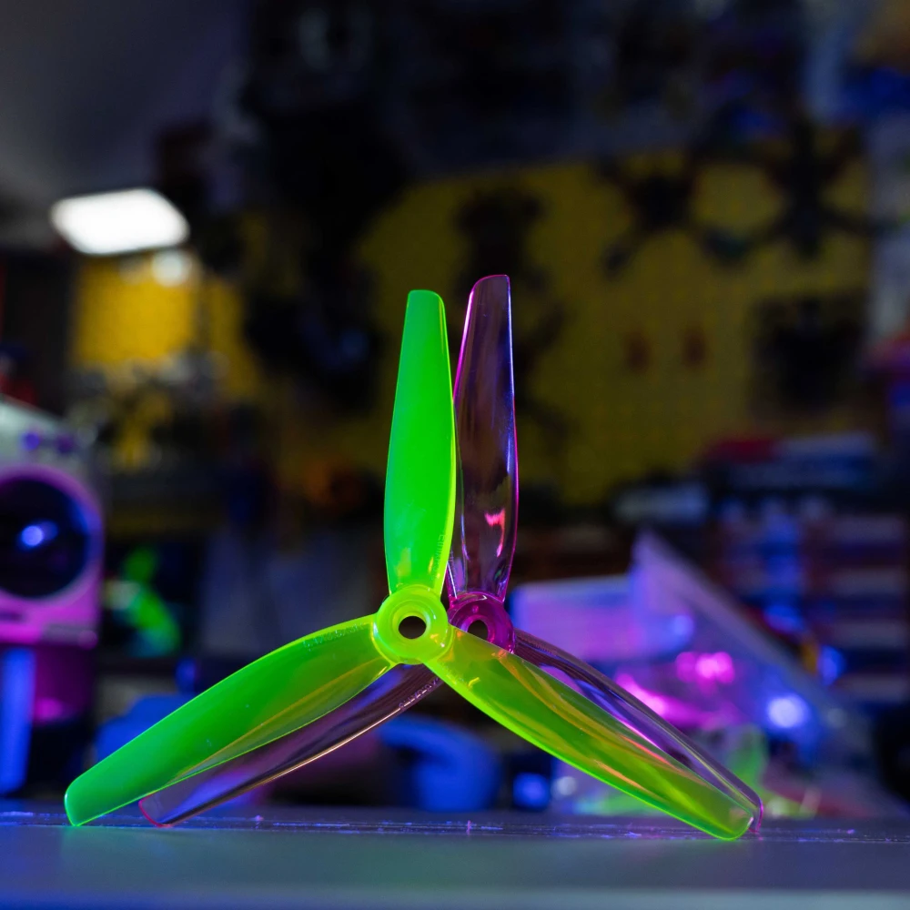 Ethix P3.5 RAD Berry Prop 5135 5.1X3.5X3 3-Blade PC Propeller for FPV Freestyle 5inch Drones DIY Parts
Ethix P3.5 RAD Berry Prop 5135 5.1X3.5X3 3-Blade PC Propeller for FPV Freestyle 5inch Drones DIY Parts