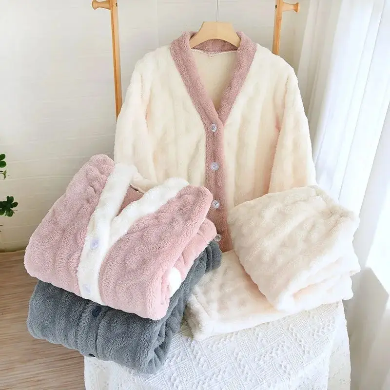 Флисовая одежда для сна, Женский пижамный комплект, зимние лоскутные брюки пияма, теплые ночные костюмы из 2 предметов с V-образным вырезом, пижама с карманами, домашняя одежда 2023
Флисовая одежда для сна, Женский пижамный комплект, зимние лоскутные брюки пияма, теплые ночные костюмы из 2 предметов с V-образным вырезом, пижама с карманами, домашняя одежда 2023