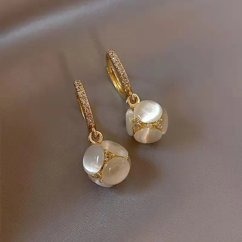 2022 New Fashion Cat's Eye Small Audience Earrings Delicate Fashion Beautiful Earrings ins Women's Winter Premium Earrings
2022 New Fashion Cat's Eye Small Audience Earrings Delicate Fashion Beautiful Earrings ins Women's Winter Premium Earrings