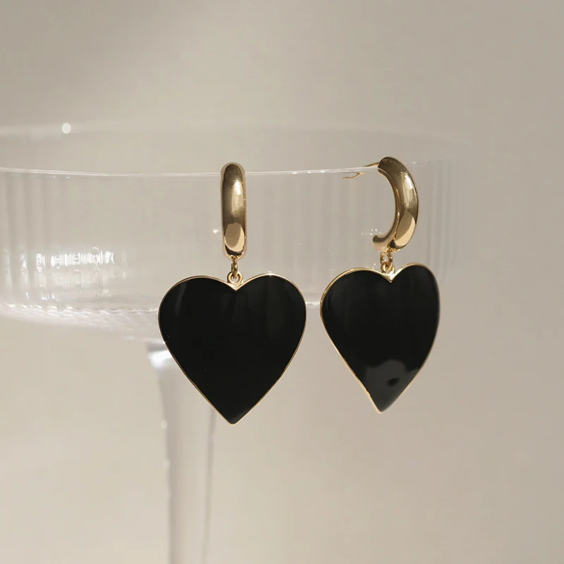 Premium Atmospheric Vintage Black Glazed Love Pendant Earrings For Women Korean Fashion Earring Birthday Party Jewelry Gifts
Premium Atmospheric Vintage Black Glazed Love Pendant Earrings For Women Korean Fashion Earring Birthday Party Jewelry Gifts