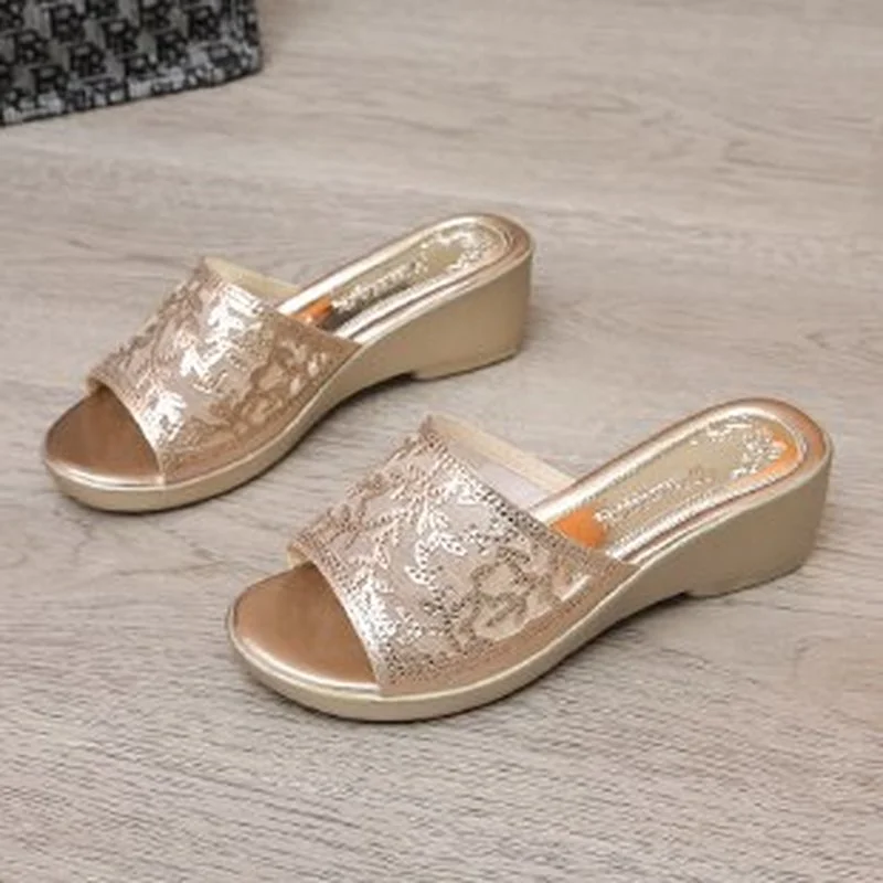 Women's Slippers 2022 Open Toe Rhinestone Women' Shoes Crystals Mesh Summer New Fashion Sweet Wedge Heel Slippers Women
Women's Slippers 2022 Open Toe Rhinestone Women' Shoes Crystals Mesh Summer New Fashion Sweet Wedge Heel Slippers Women