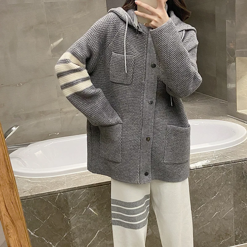 TB Stripe Contrast Plush Lazy Sweater for Women Autumn and Winter New Style Small Detachable Hooded Medium Long Coat for Women
TB Stripe Contrast Plush Lazy Sweater for Women Autumn and Winter New Style Small Detachable Hooded Medium Long Coat for Women