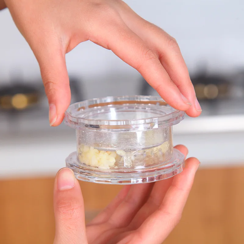 Mini Garlic Crusher Portable Plastic Garlic Box Kitchen Manual Twist Mincing Tool Ginger Peeling Household Kitchen Accessories
Mini Garlic Crusher Portable Plastic Garlic Box Kitchen Manual Twist Mincing Tool Ginger Peeling Household Kitchen Accessories
