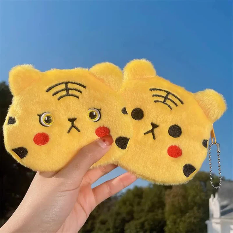 Мультяшный кошелек для мелочи с тигром, маленький бумажник карамельных цветов, клатч, дамская сумочка для ключей, миниатюрный клатч с губно...
Мультяшный кошелек для мелочи с тигром, маленький бумажник карамельных цветов, клатч, дамская сумочка для ключей, миниатюрный клатч с губно...