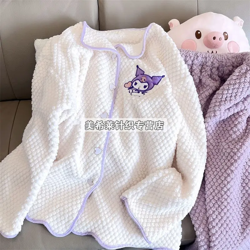 Sanrio Kuromi мультфильм анимация осень и зима утолщенный с бархатной мультяшной милой рисовой бархатной одежды для студентов два комплекта
Sanrio Kuromi мультфильм анимация осень и зима утолщенный с бархатной мультяшной милой рисовой бархатной одежды для студентов два комплекта