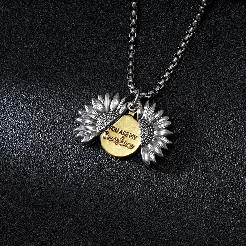 Retro Sunflower Totem Titanium Steel Necklace for men Hip Hop Personality Open Sunflower Pendant Couple Jewelry Accessories Gift
Retro Sunflower Totem Titanium Steel Necklace for men Hip Hop Personality Open Sunflower Pendant Couple Jewelry Accessories Gift
