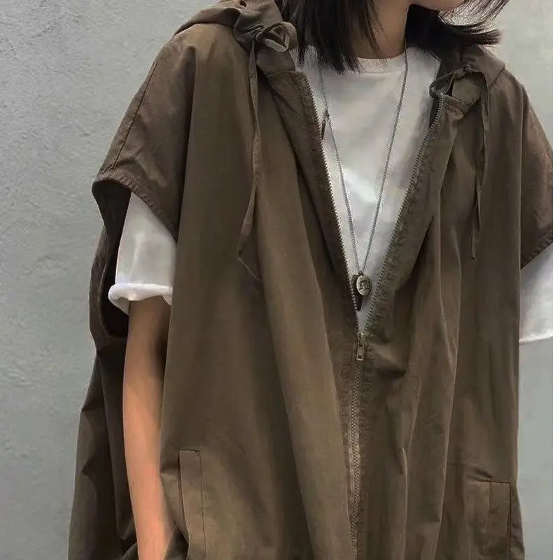 Sleeveless casual vest vest hoodie high-quality coat Japanese vest women summer thin section large size loose fashion style
Sleeveless casual vest vest hoodie high-quality coat Japanese vest women summer thin section large size loose fashion style