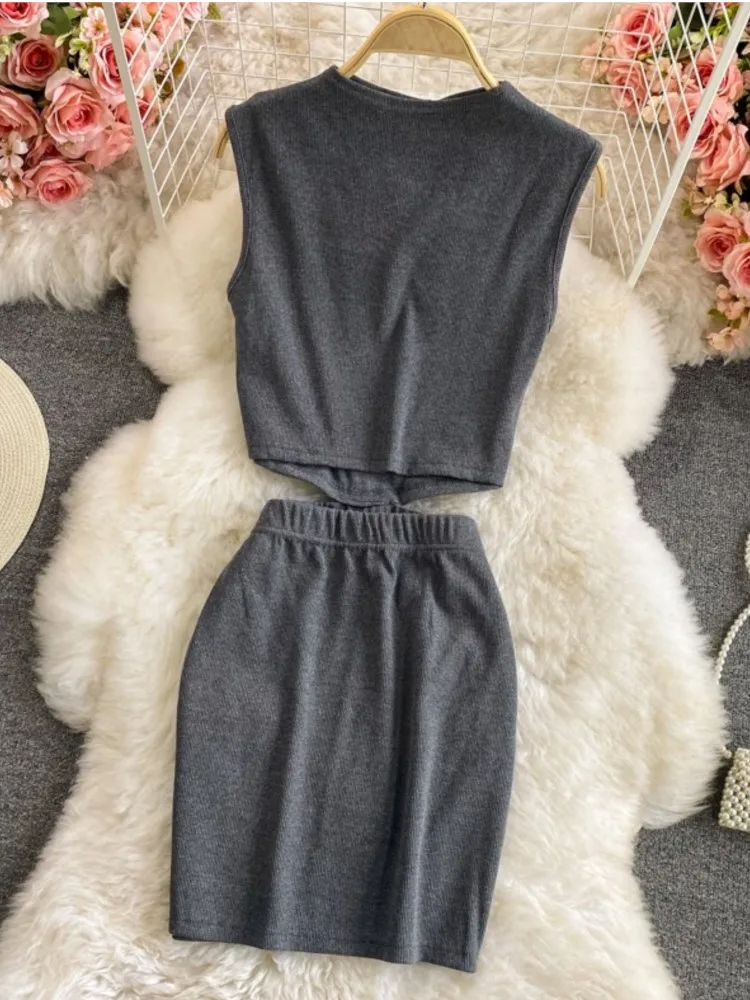 Casual New Fashion Summer Women's Suits Sleeveless Vest Short Top+ Mini Slim Solid Skirt Sexy Modern 2 Pieces Set Korea Style
Casual New Fashion Summer Women's Suits Sleeveless Vest Short Top+ Mini Slim Solid Skirt Sexy Modern 2 Pieces Set Korea Style