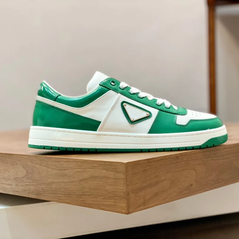 2022new, high-end quality luxury designer, men's sports shoes, decorated with rich texture calf leather details.
2022new, high-end quality luxury designer, men's sports shoes, decorated with rich texture calf leather details.