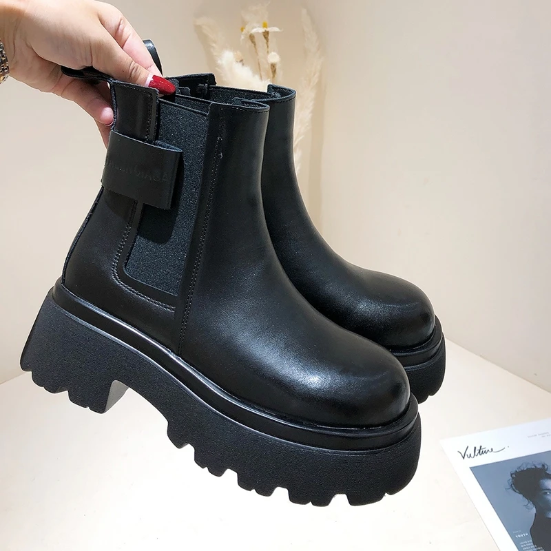 Autumn and Winter New Women's Boots 2023 British Style Ankle Boots Thick Bottom Fashion Women's Boot Short Platform Chelsea Boot
Autumn and Winter New Women's Boots 2023 British Style Ankle Boots Thick Bottom Fashion Women's Boot Short Platform Chelsea Boot