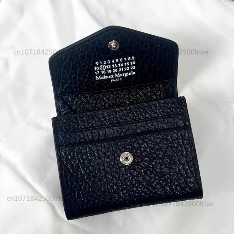 Maison Margiela Wallets Men Women 22AW Luxury MM6 Top Layer Cowhide Card Package Simple Fashion Coin Purse Folde Envelope Cover
Maison Margiela Wallets Men Women 22AW Luxury MM6 Top Layer Cowhide Card Package Simple Fashion Coin Purse Folde Envelope Cover