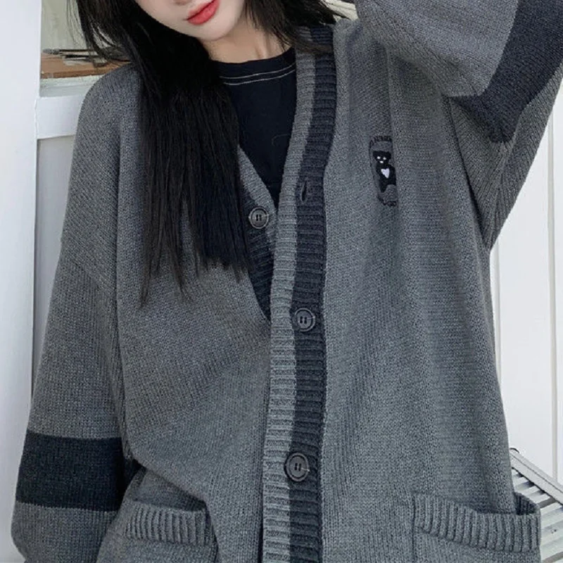 Korean Style Grey Solid Cardigan Sweater Women Preppy Fashion V-neck Oversize Knitted Jumper Female Fall Streetwear Top
Korean Style Grey Solid Cardigan Sweater Women Preppy Fashion V-neck Oversize Knitted Jumper Female Fall Streetwear Top