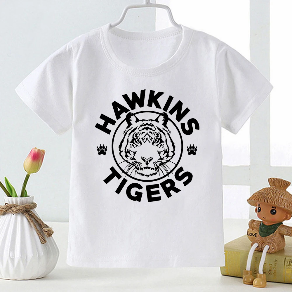 Hawkins Tigers Vetement Enfant Stranger Things Season 4 Short Sleeve Toddler Tees Boys Summer Street Casual T Shirt for Children
Hawkins Tigers Vetement Enfant Stranger Things Season 4 Short Sleeve Toddler Tees Boys Summer Street Casual T Shirt for Children