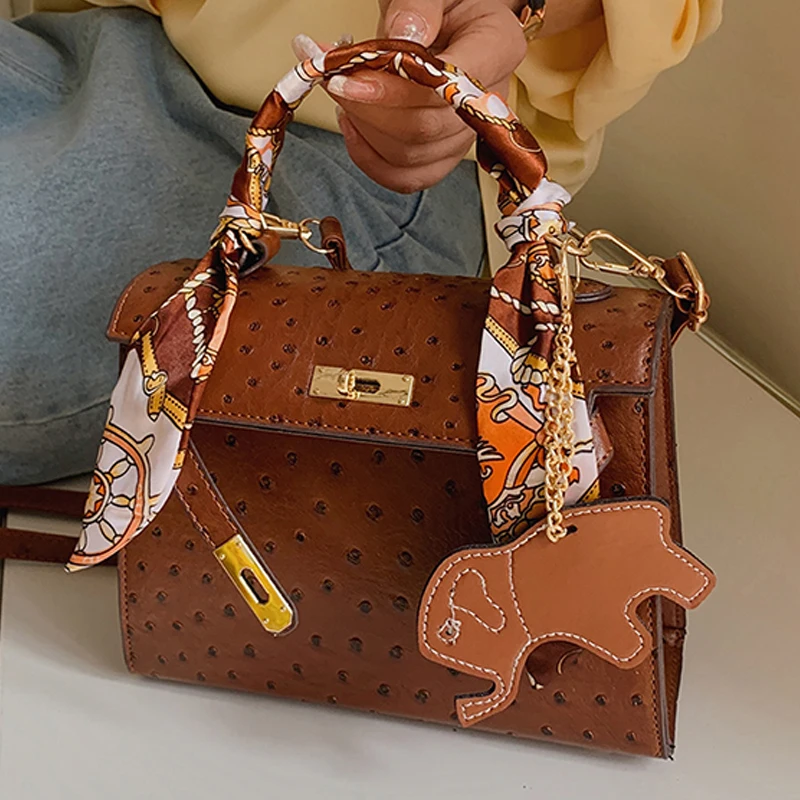 Silk Scarf Luxury Brand Handbags Women Bags Designer Elephant Pendant Female Messenger Crossbody Bag Leather Shoulder Bag Bolso
Silk Scarf Luxury Brand Handbags Women Bags Designer Elephant Pendant Female Messenger Crossbody Bag Leather Shoulder Bag Bolso
