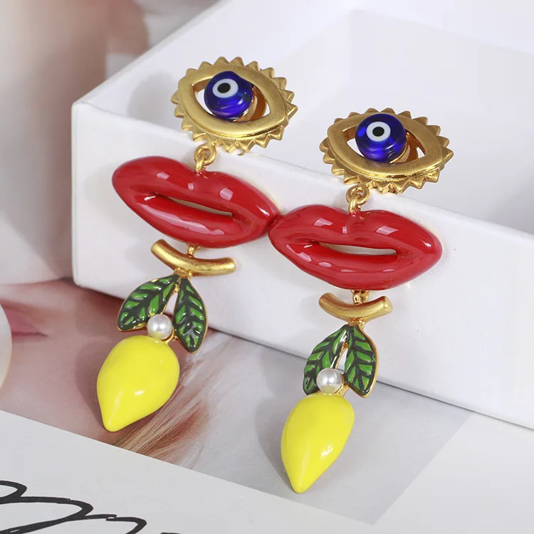 Hand-painted glaze angel's eye red lip lemon personality ear clip without piercing
Hand-painted glaze angel's eye red lip lemon personality ear clip without piercing