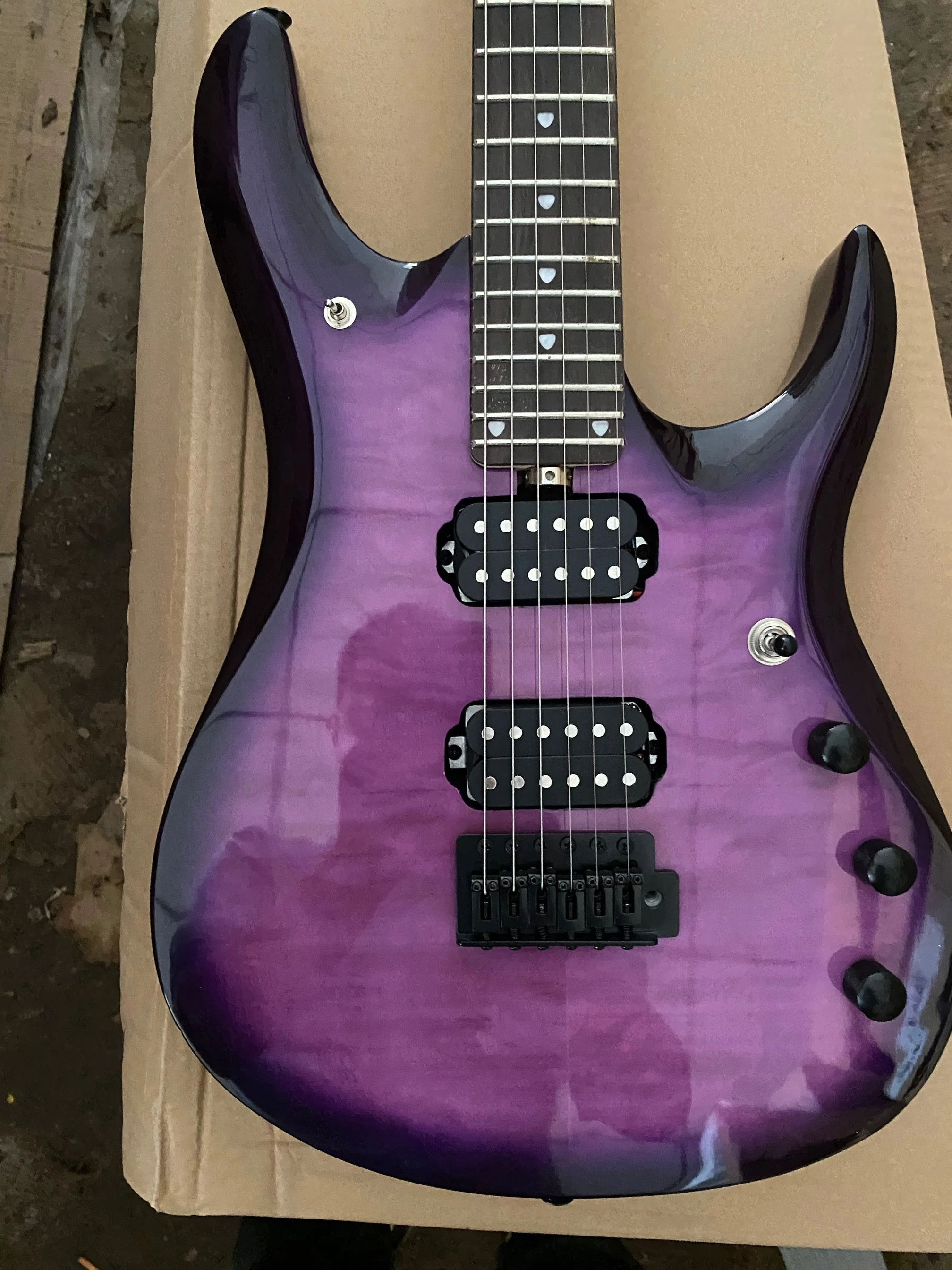 Классическая электрическая гитара Ernie Ball Stingray ручной работы, 24 лада Falme Maple Top
Классическая электрическая гитара Ernie Ball Stingray ручной работы, 24 лада Falme Maple Top