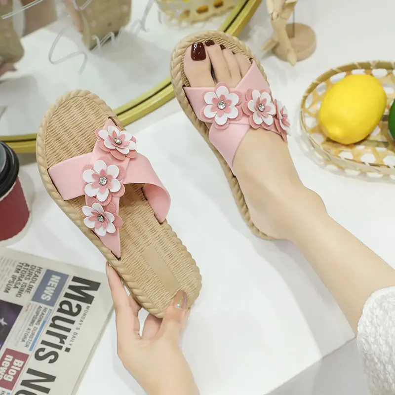 2022 New Style Slippers for Women Flat Versatile Flip Flops Popular Cute Sandals for Young Girls Beach Shoes Indoor Outdoor
2022 New Style Slippers for Women Flat Versatile Flip Flops Popular Cute Sandals for Young Girls Beach Shoes Indoor Outdoor