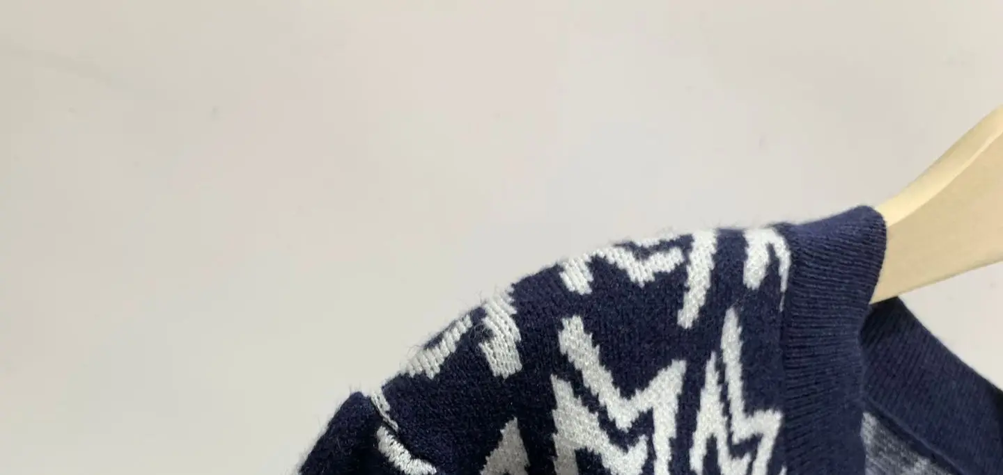 Women Sweater O-Neck Jacquard Knitted Cardigan Metal Single Breasted Button Short Coat Casual Spring 2023
Women Sweater O-Neck Jacquard Knitted Cardigan Metal Single Breasted Button Short Coat Casual Spring 2023