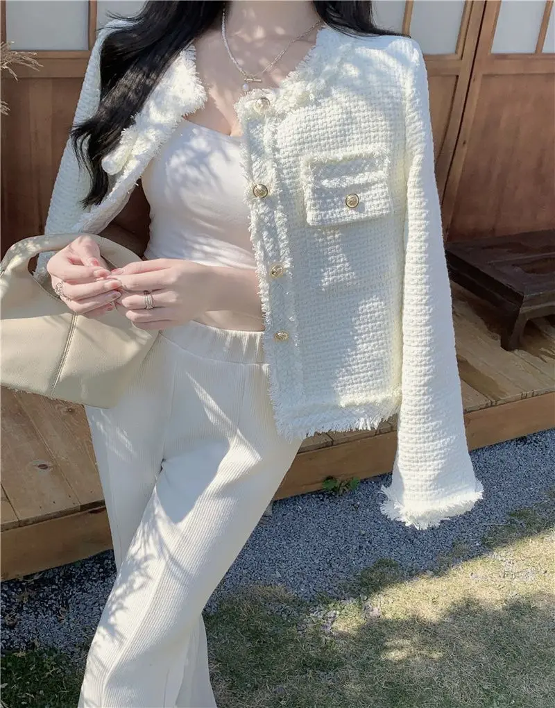 Korean Chic White Short Jacket Women Tweed Basic Button Up Coat Autumn Winter Warm Top Runway Style Woolen Outerwear
Korean Chic White Short Jacket Women Tweed Basic Button Up Coat Autumn Winter Warm Top Runway Style Woolen Outerwear
