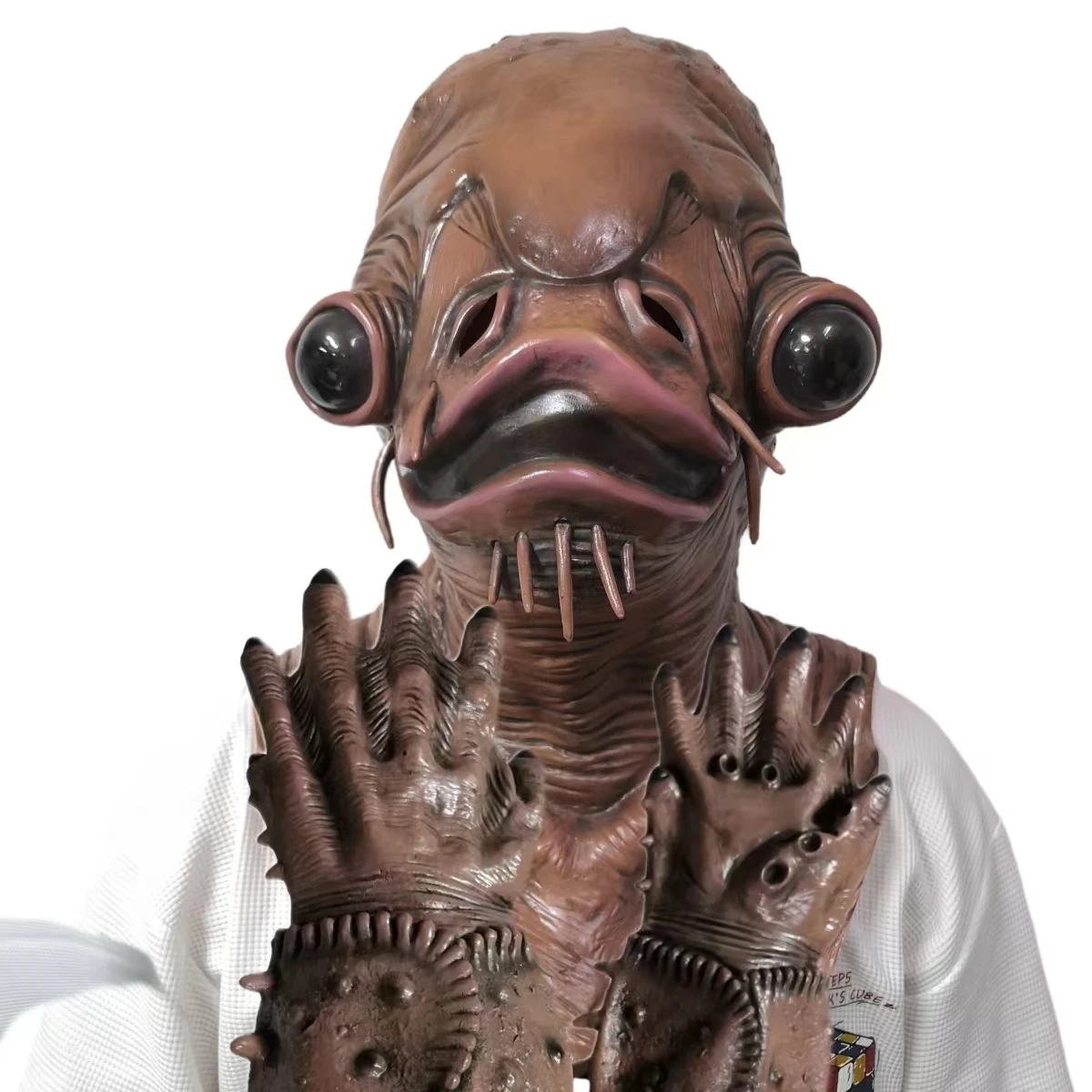 Новинка Хэллоуин ужас сома косплей маска с перчатками костюм рыба Монстр маскарад Вечерние латексный реквизит на все лицо
Новинка Хэллоуин ужас сома косплей маска с перчатками костюм рыба Монстр маскарад Вечерние латексный реквизит на все лицо