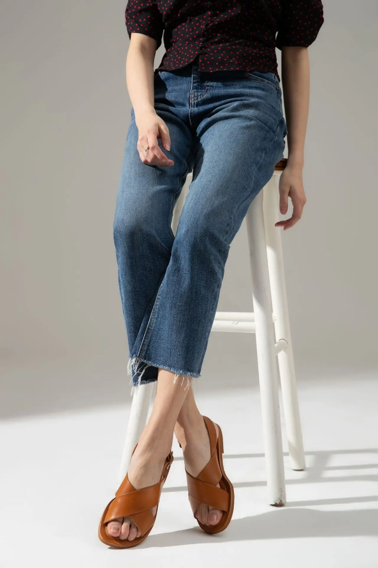 Retro Lady Flat Shoes Sandals Gladiator Women Cow Leather Cross Band Ladies Concise Flats Back Buckle Strap Designer Shoes
Retro Lady Flat Shoes Sandals Gladiator Women Cow Leather Cross Band Ladies Concise Flats Back Buckle Strap Designer Shoes