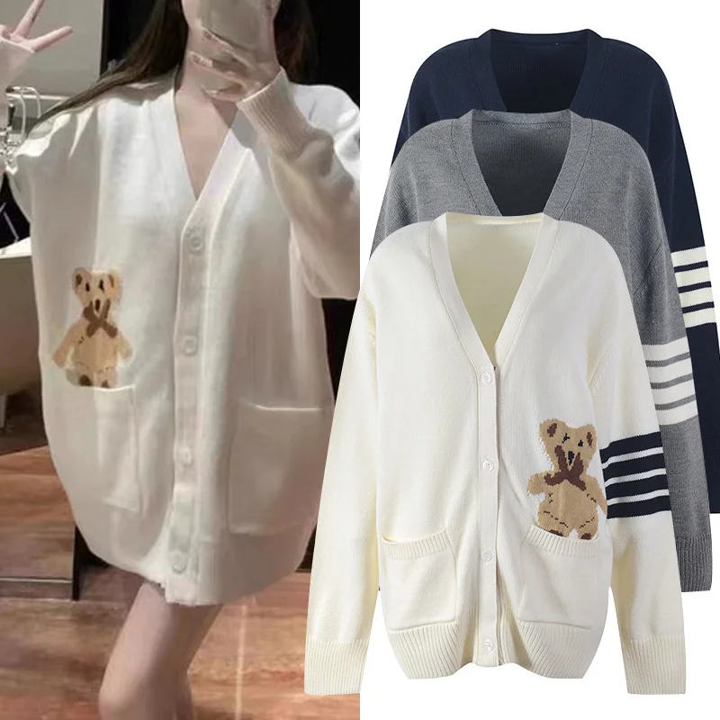 Autumn and winter new lazy bf style playful bear cartoon print V-neck knitted cardigan age-reducing sweater women
Autumn and winter new lazy bf style playful bear cartoon print V-neck knitted cardigan age-reducing sweater women