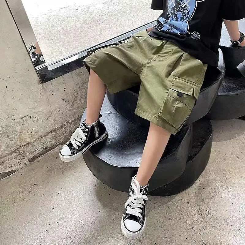 Шорты для мальчиков 3-8-15 лет, летние тонкие детские комбинезоны среднего и большого размера, повседневные укороченные брюки для мальчиков в японском и южнокорейском стиле
Шорты для мальчиков 3-8-15 лет, летние тонкие детские комбинезоны среднего и большого размера, повседневные укороченные брюки для мальчиков в японском и южнокорейском стиле