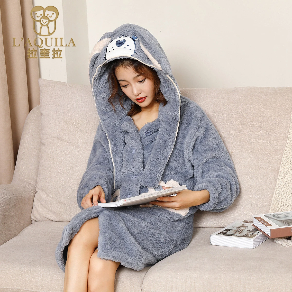 L’AQUILA New Winter Warm Flannel Pajama For Women Cute Cartoon Rabbit Hooded Nightgown Cat Scratch Design Pocket Robe Nightdress
L’AQUILA New Winter Warm Flannel Pajama For Women Cute Cartoon Rabbit Hooded Nightgown Cat Scratch Design Pocket Robe Nightdress