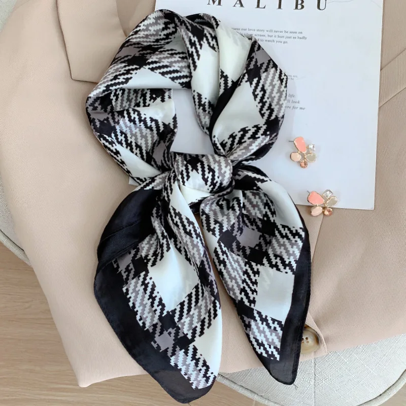 Popular Style Sunscreen Small Scarf Print Headcloth Four Seasons Fashion 70X70CM Silk Scarves 2022 Beach Travel Square Kerchief 
Popular Style Sunscreen Small Scarf Print Headcloth Four Seasons Fashion 70X70CM Silk Scarves 2022 Beach Travel Square Kerchief