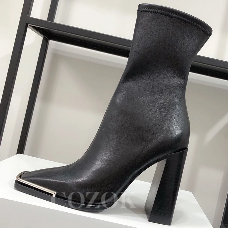 Autumn Women Anke Boots 2023 New Metal Decor Appear Thin Banquet Short Boots High-Quality Genuine Leather Material Female Pumps
Autumn Women Anke Boots 2023 New Metal Decor Appear Thin Banquet Short Boots High-Quality Genuine Leather Material Female Pumps