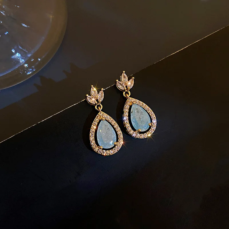 Fashion Inlaid Shiny Zircon Blue Drop Earrings For Women Simple Fashion Personality Earrings Wedding Jewelry Birthday Gifts 
Fashion Inlaid Shiny Zircon Blue Drop Earrings For Women Simple Fashion Personality Earrings Wedding Jewelry Birthday Gifts