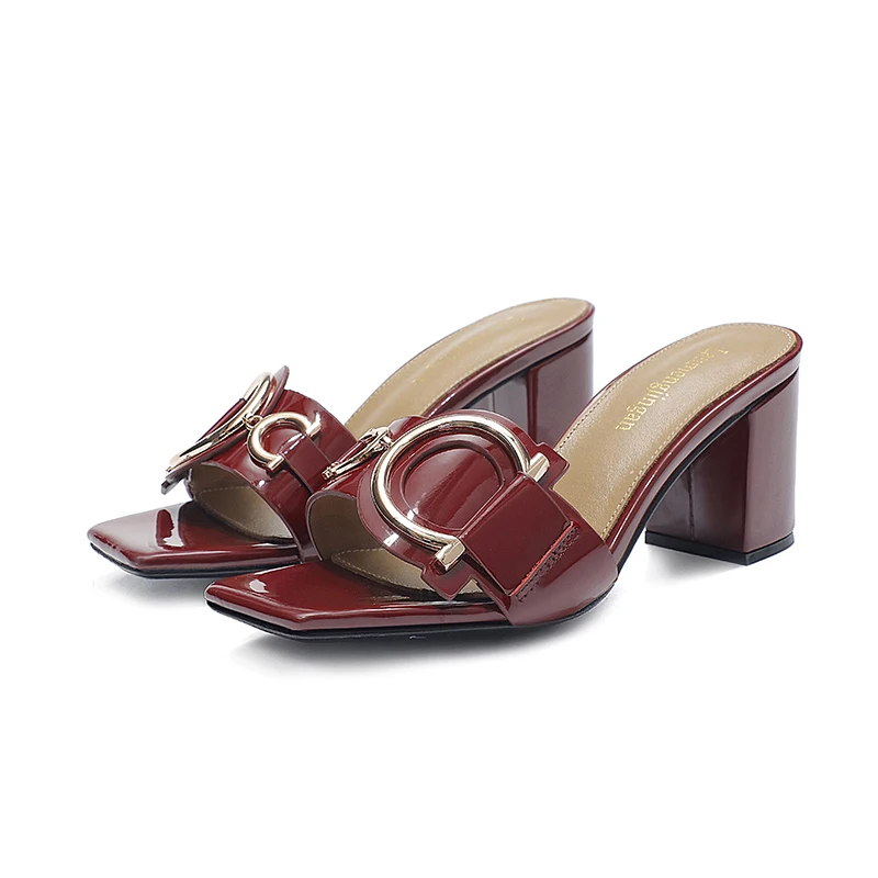New square-headed high-heeled leather slippers cowhide upper sheepskin lining fashionable metal button comfortable women sandals
New square-headed high-heeled leather slippers cowhide upper sheepskin lining fashionable metal button comfortable women sandals