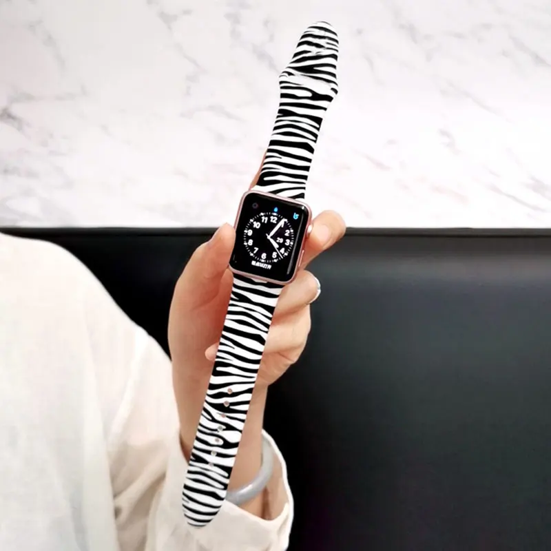 Ремешок силиконовый для Apple Watch Band 44 мм 40 мм 42 мм 38 мм, браслет с принтом зебры для iWatch Series 7 6 SE 5 4 3
Ремешок силиконовый для Apple Watch Band 44 мм 40 мм 42 мм 38 мм, браслет с принтом зебры для iWatch Series 7 6 SE 5 4 3