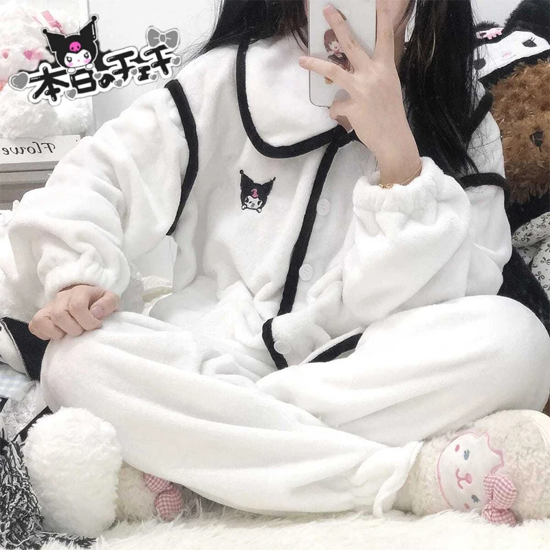 Мультяшный пижамный комплект Kuromi Kawaii Sanrio Симпатичная красивая мягкая плюшевая плотная теплая Домашняя одежда ночная рубашка подарки для девочек игрушки
Мультяшный пижамный комплект Kuromi Kawaii Sanrio Симпатичная красивая мягкая плюшевая плотная теплая Домашняя одежда ночная рубашка подарки для девочек игрушки