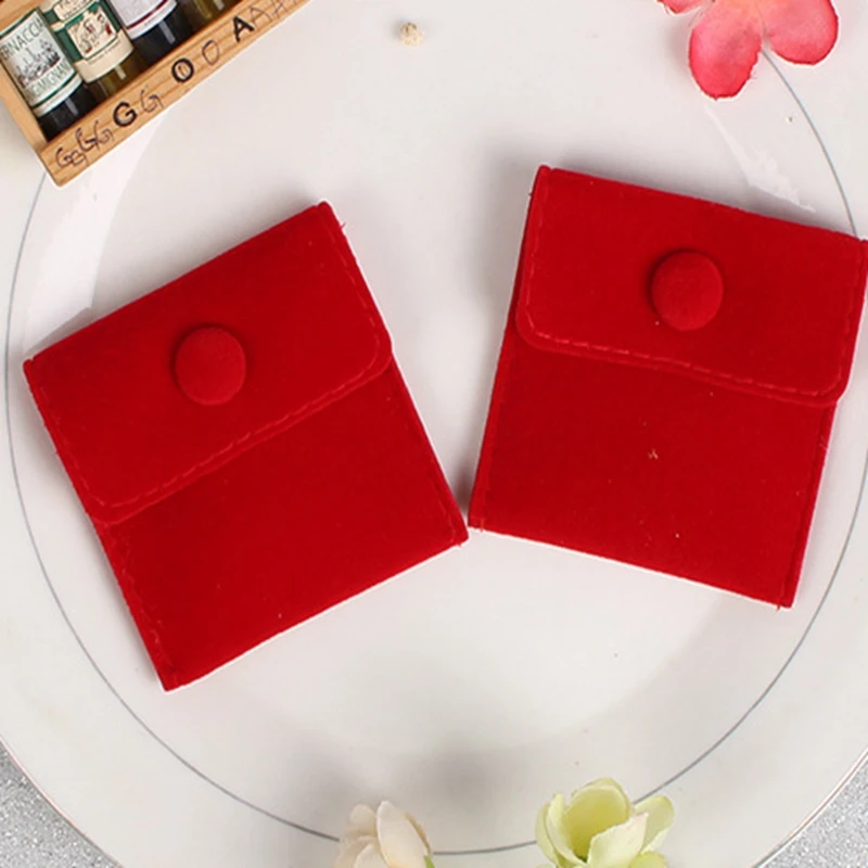 Бархатный мешочек для украшений 
Бархатный мешочек для украшений