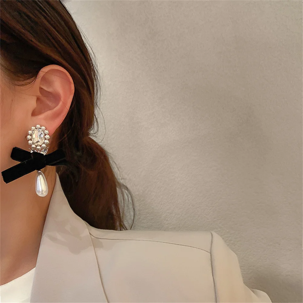 Korean Vintage Elegant Velvet Black Bowknot Drop Earrings For Women Fashion Oval Crystal Long Dangle Earrings Jewelry Gift 2022
Korean Vintage Elegant Velvet Black Bowknot Drop Earrings For Women Fashion Oval Crystal Long Dangle Earrings Jewelry Gift 2022
