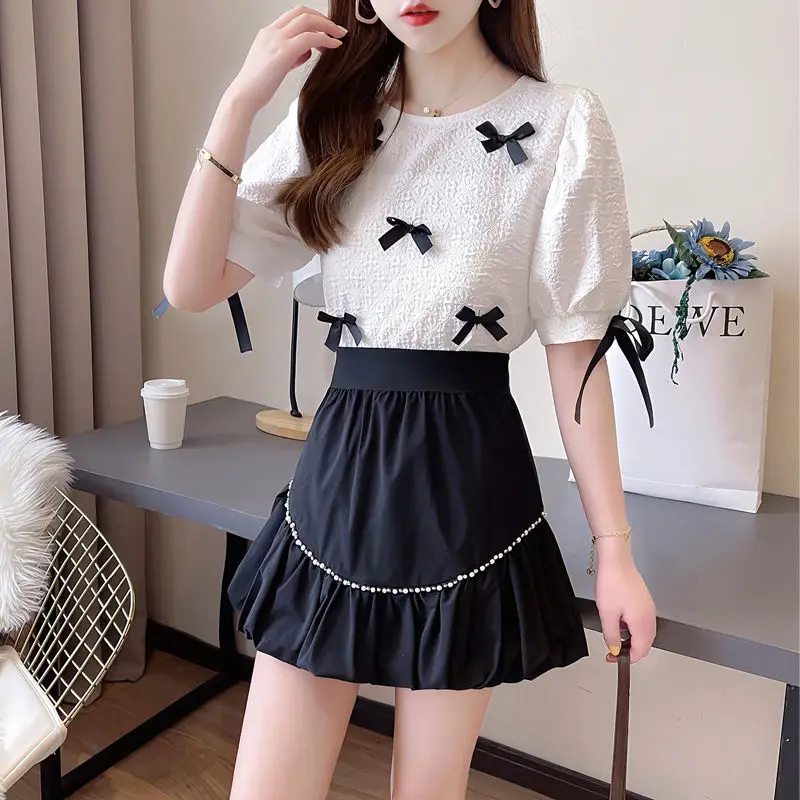 Women 2022 Summer Fashion Suits O-neck Short Sleeve Bow Tops Female High Waist Mini A-line Skirts Ladies Two Piece Sets N11
Women 2022 Summer Fashion Suits O-neck Short Sleeve Bow Tops Female High Waist Mini A-line Skirts Ladies Two Piece Sets N11