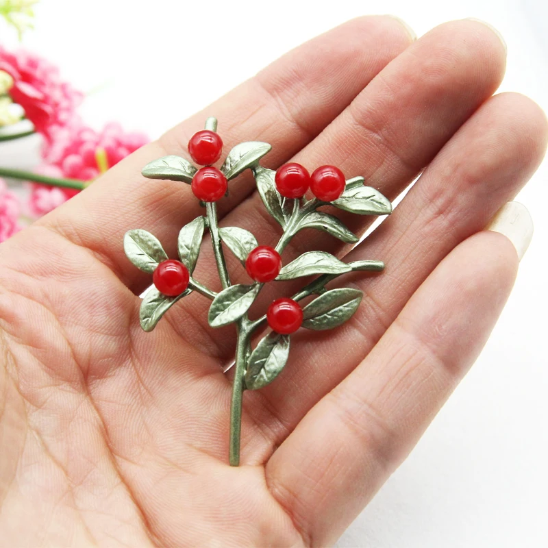 Luxury Gift Green Plant Green Paint Leaf Brooch Red Fruit Female All-match Temperament Cardigan Pin
Luxury Gift Green Plant Green Paint Leaf Brooch Red Fruit Female All-match Temperament Cardigan Pin