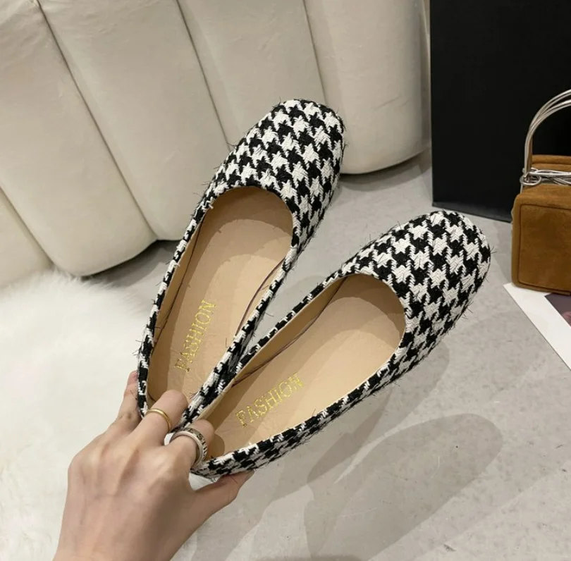Breathable Ballet Flats Classic Shoes Women Spring Tweed Cloth Two Color Gingham Flats Fashion Women
Breathable Ballet Flats Classic Shoes Women Spring Tweed Cloth Two Color Gingham Flats Fashion Women