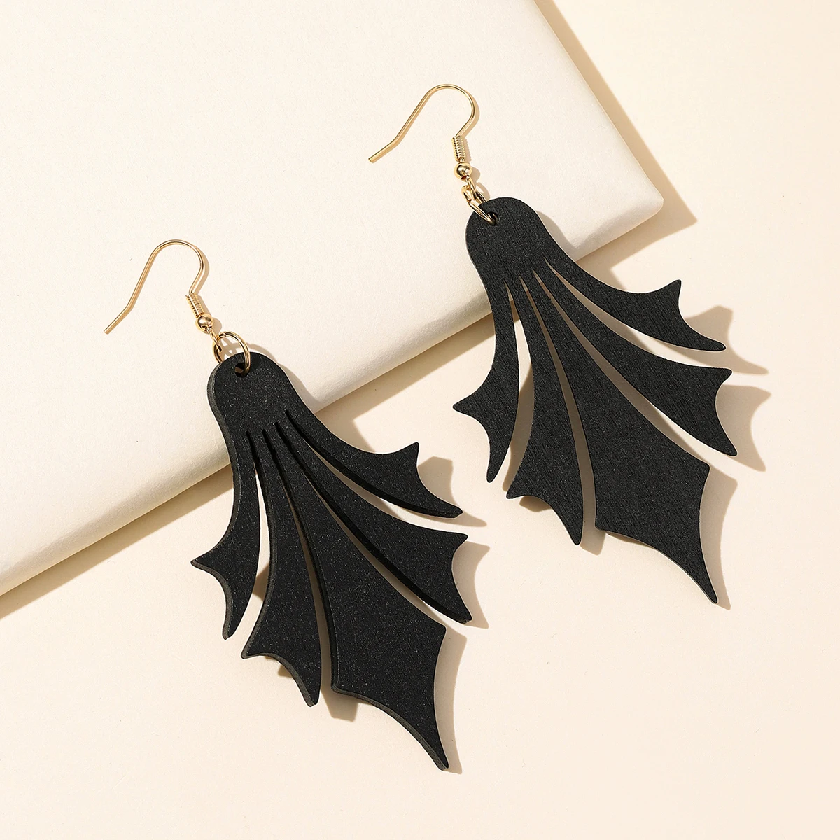 Women Tree Leaf Shape Wood Earrings Geometry Hollow Drop Earrings Female Black Jewelry Accessories Gift
Women Tree Leaf Shape Wood Earrings Geometry Hollow Drop Earrings Female Black Jewelry Accessories Gift