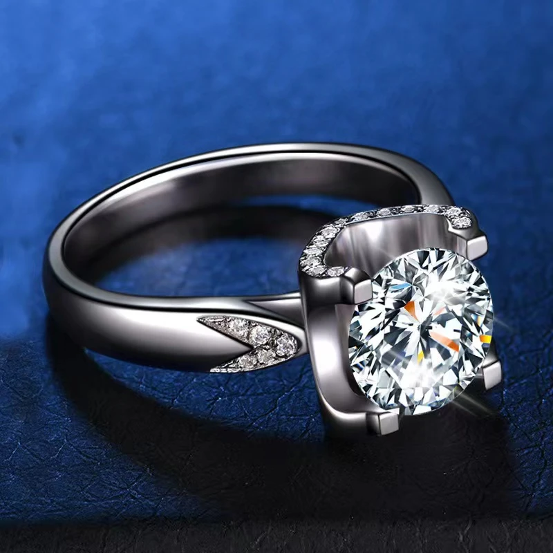 

PT950 Platinum Inlaid D-color Moissanite Swallowtail Cow Head Diamond Ring Non-fading Overtest Diamond Pen S925 Ring Women