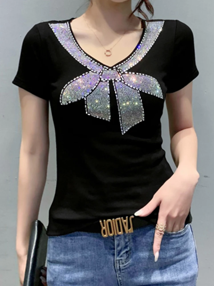 Temperament sexy T-shirt 2022 summer v-neck diamond-studded beautiful back slim short-sleeved top fashion women's clothing
Temperament sexy T-shirt 2022 summer v-neck diamond-studded beautiful back slim short-sleeved top fashion women's clothing