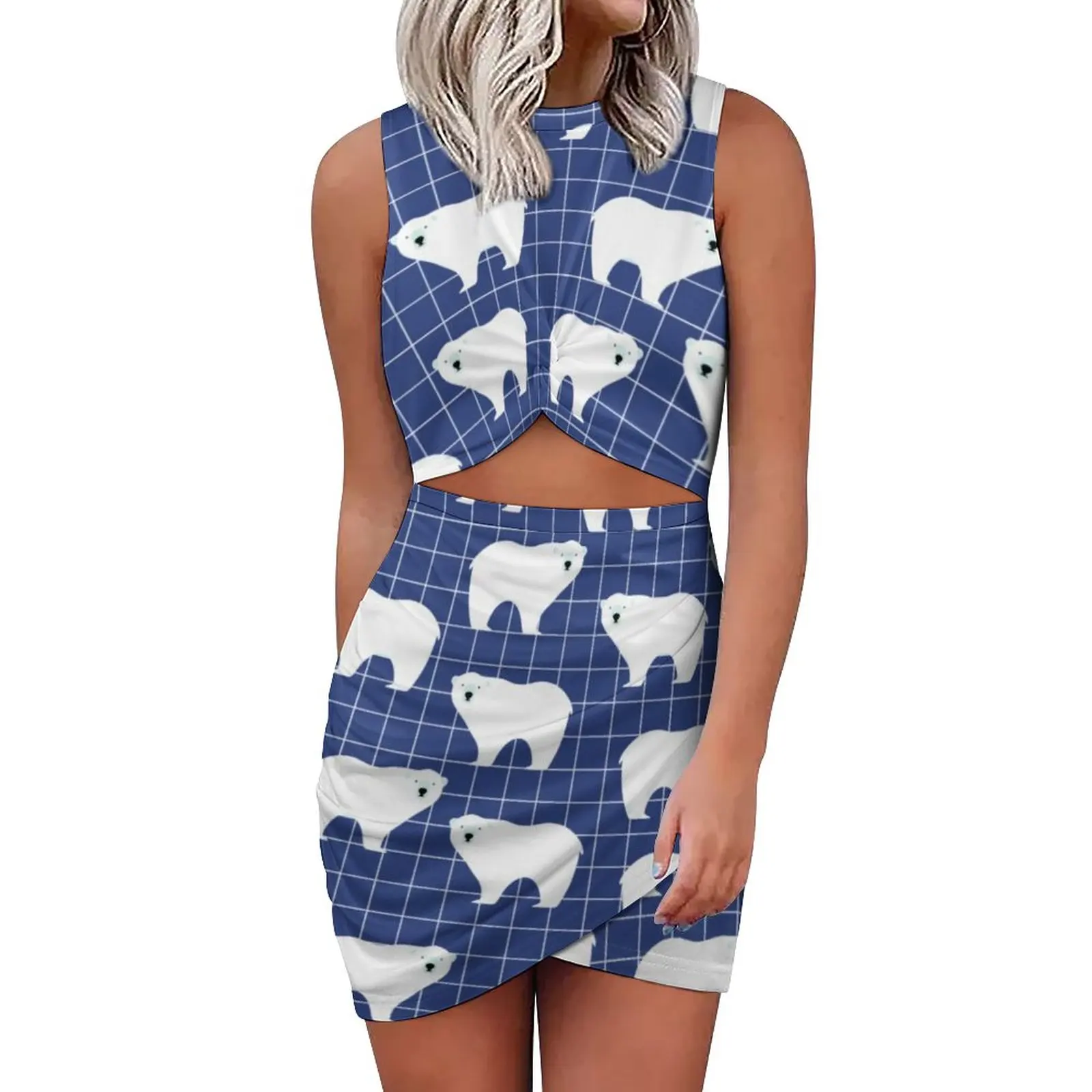 Платье в клетку с принтом полярного медведя и животных
Платье в клетку с принтом полярного медведя и животных