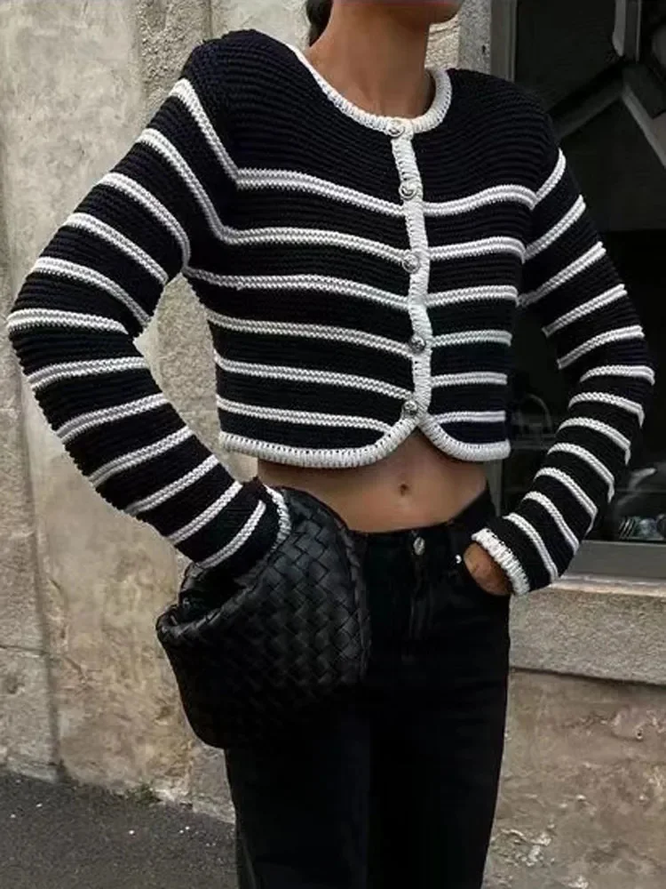 Striped O-neck Cardigan For Women Sweater Fashion Elegant High Street Long Sleeve Knit Outwear Contrast Casual Sweater Crop top
Striped O-neck Cardigan For Women Sweater Fashion Elegant High Street Long Sleeve Knit Outwear Contrast Casual Sweater Crop top