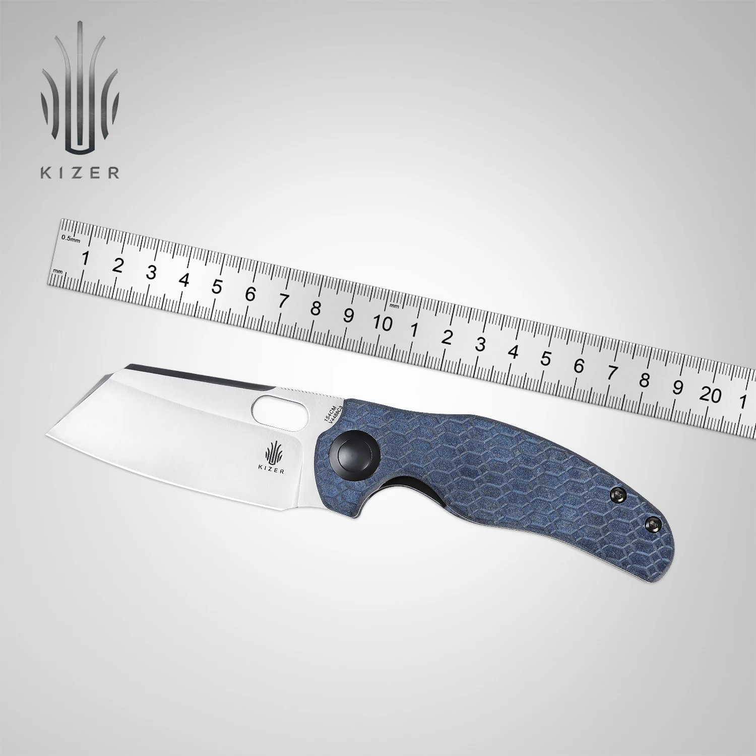 Уличный нож Kizer V4488C3 C01C, 2023, новая обычная версия ножей из овчины с синей ручкой Richlite, охотничьи инструменты
Уличный нож Kizer V4488C3 C01C, 2023, новая обычная версия ножей из овчины с синей ручкой Richlite, охотничьи инструменты