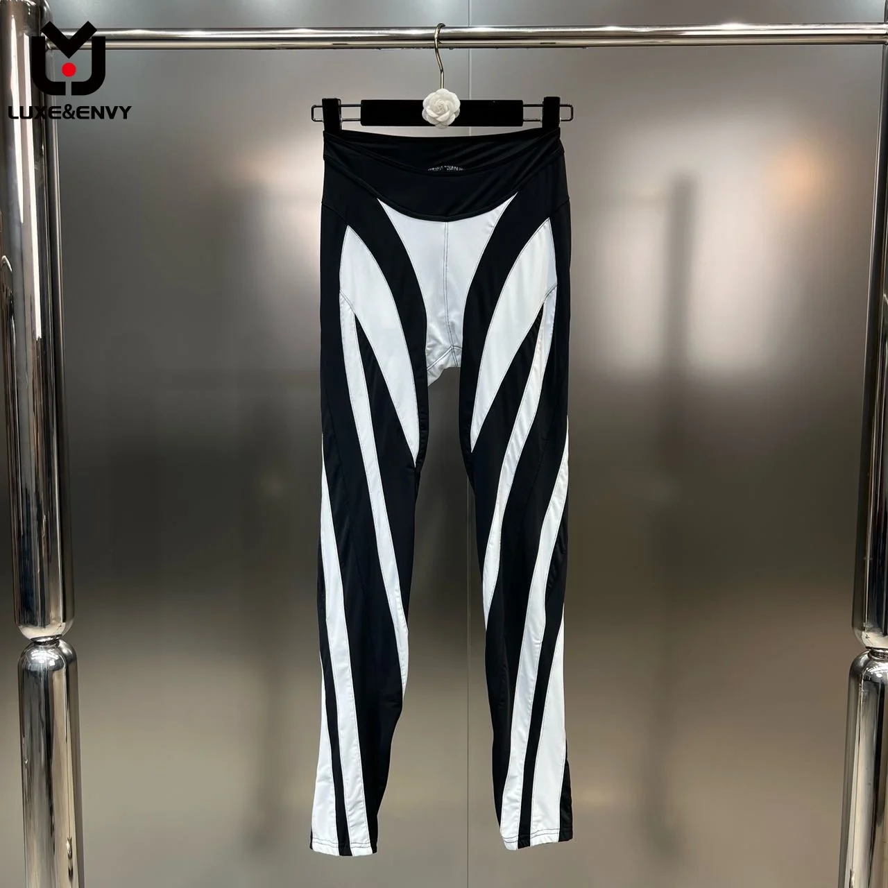 Брюки женские контрастные с высокой эластичной талией и пэчворком
Брюки женские контрастные с высокой эластичной талией и пэчворком