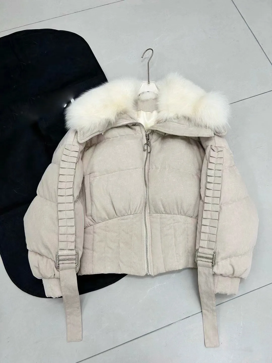 2023 Women's Clothing High quality detachable short jacket with fox fur collar Autumn Winter New 1129
2023 Women's Clothing High quality detachable short jacket with fox fur collar Autumn Winter New 1129