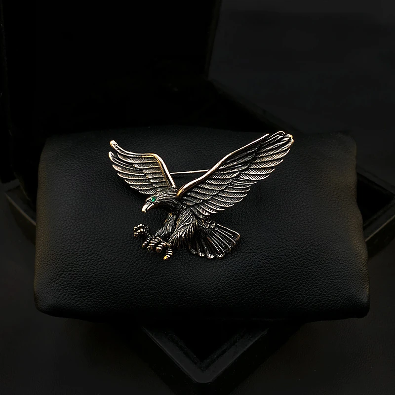 

ZY Upscale Retro Eagle Brooch Luxury Men's Suit Coat Accessories Exquisite Bird Animal Pin Badge Neckline Rhinestone Jewelry 877