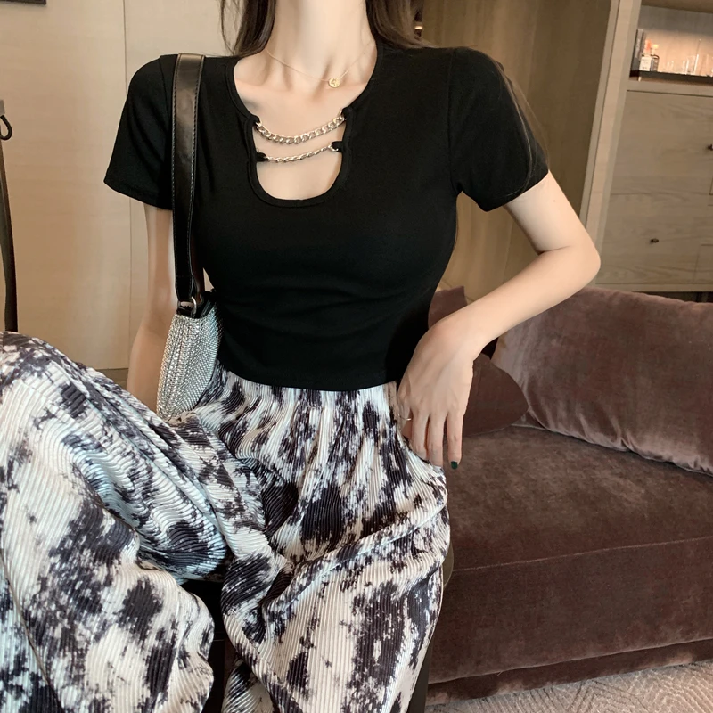 2022 Summer Slim Streewear Vest Sexy Women Short Sleeve V-Neck Chain Tee Tank Tops Female Solid Black/White Korean Crop Tops Y2k
2022 Summer Slim Streewear Vest Sexy Women Short Sleeve V-Neck Chain Tee Tank Tops Female Solid Black/White Korean Crop Tops Y2k