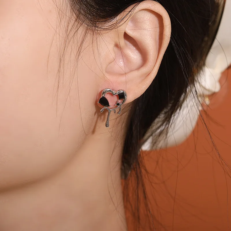 Income new sweet cool wind 2022 spring new heart-shaped ear studs female niche design earrings wholesale
Income new sweet cool wind 2022 spring new heart-shaped ear studs female niche design earrings wholesale